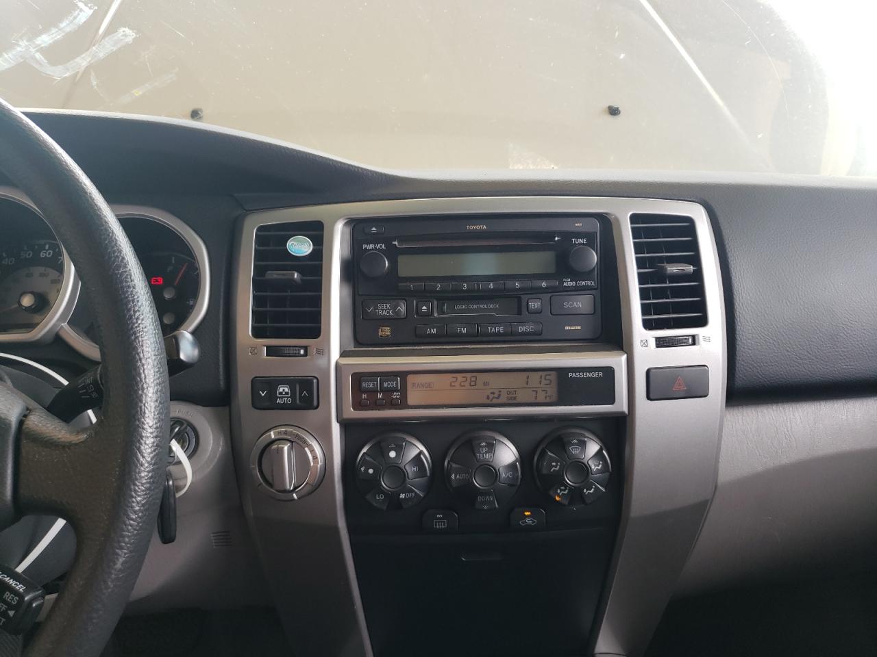 Photo 9 from auction – 2003 TOYOTA 4RUNNER SR with VIN JTEBT14R030010882