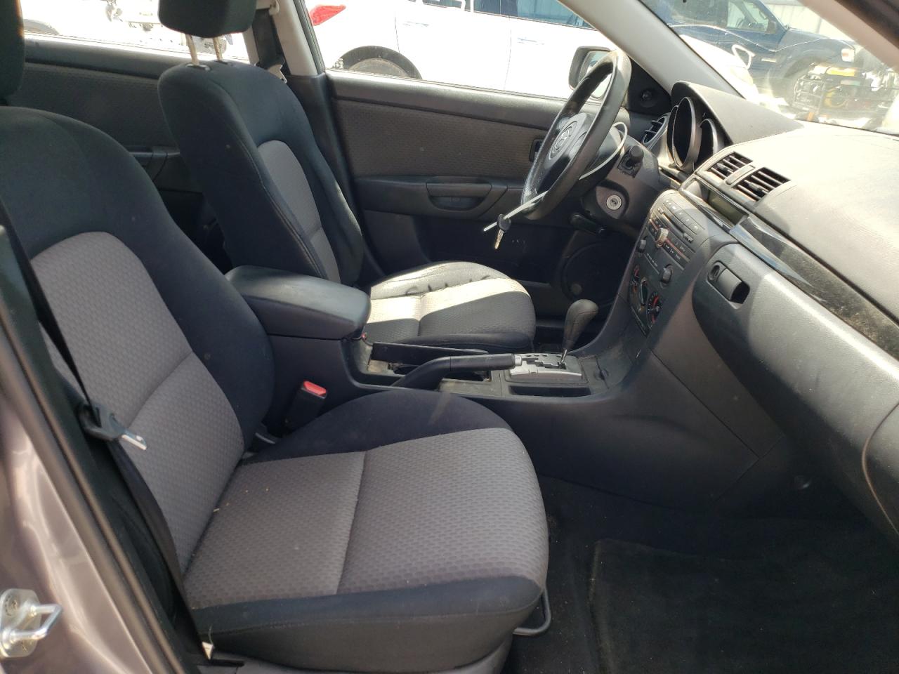 Photo 5 from auction – 2006 MAZDA 3 I with VIN JM1BK12F561453091