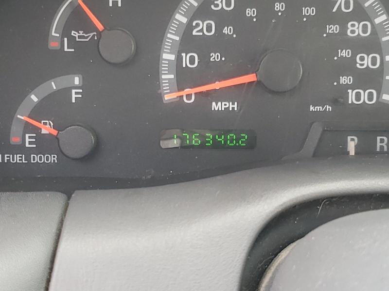 Photo 8 from auction – 2002 FORD F150 with VIN 1FTRX17W22NA41657