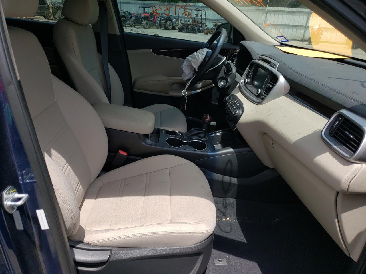 Photo 5 from auction – 2018 KIA SORENTO LX with VIN 5XYPGDA33JG429445