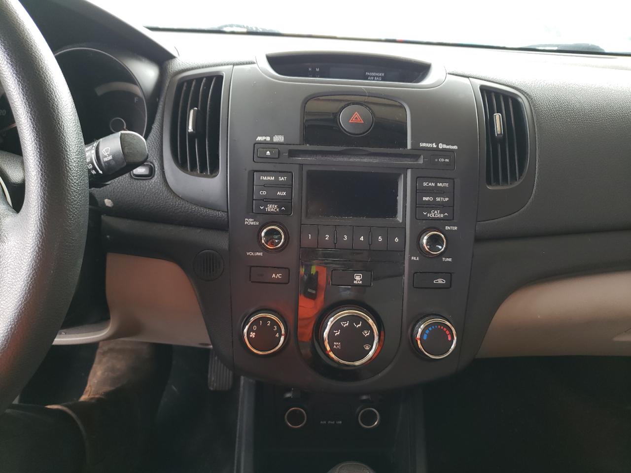 Photo 9 from auction – 2010 KIA FORTE EX with VIN KNAFU4A2XA5844618