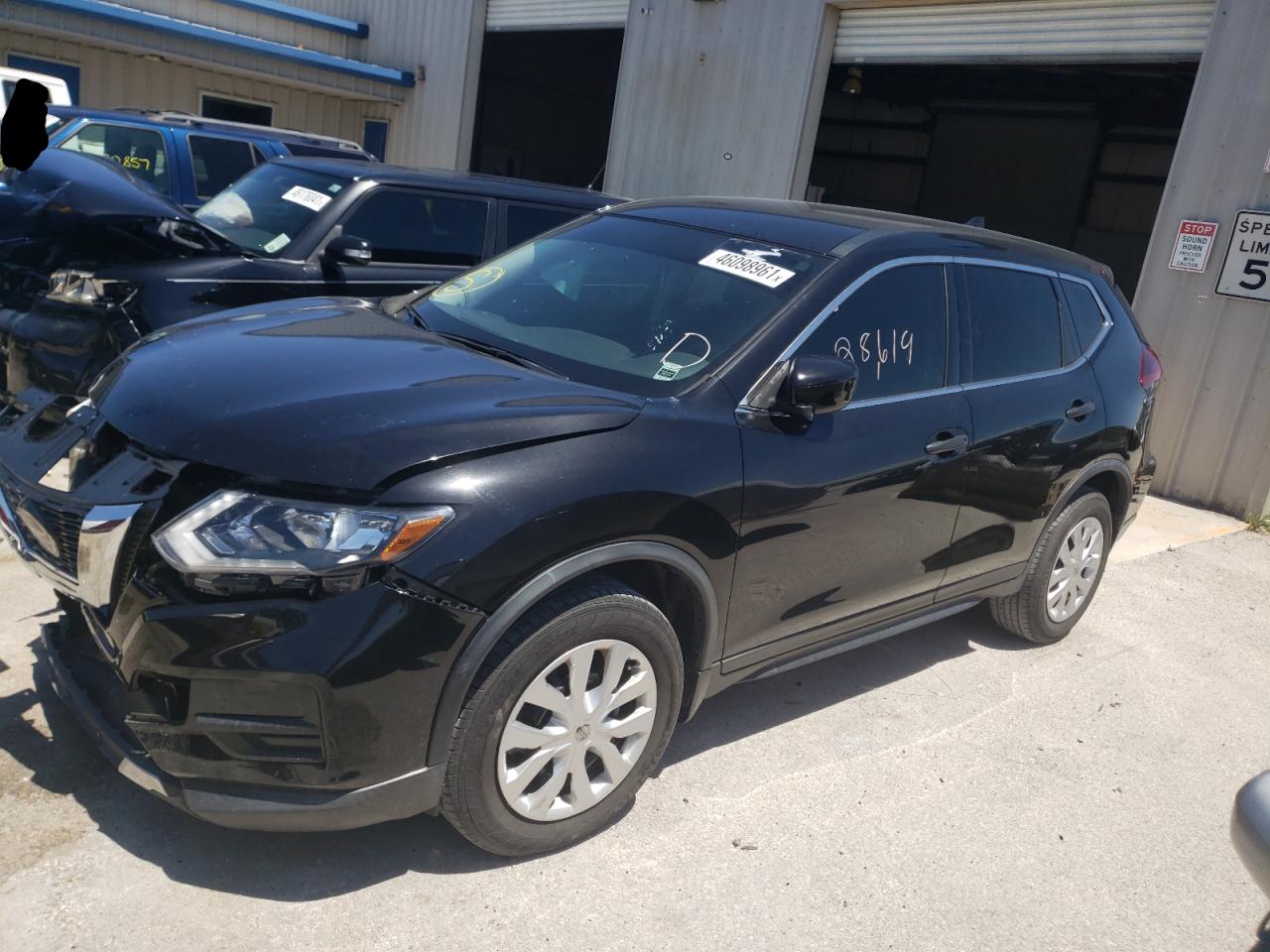 Photo 2 from auction – 2018 NISSAN ROGUE S with VIN KNMAT2MT3JP621253