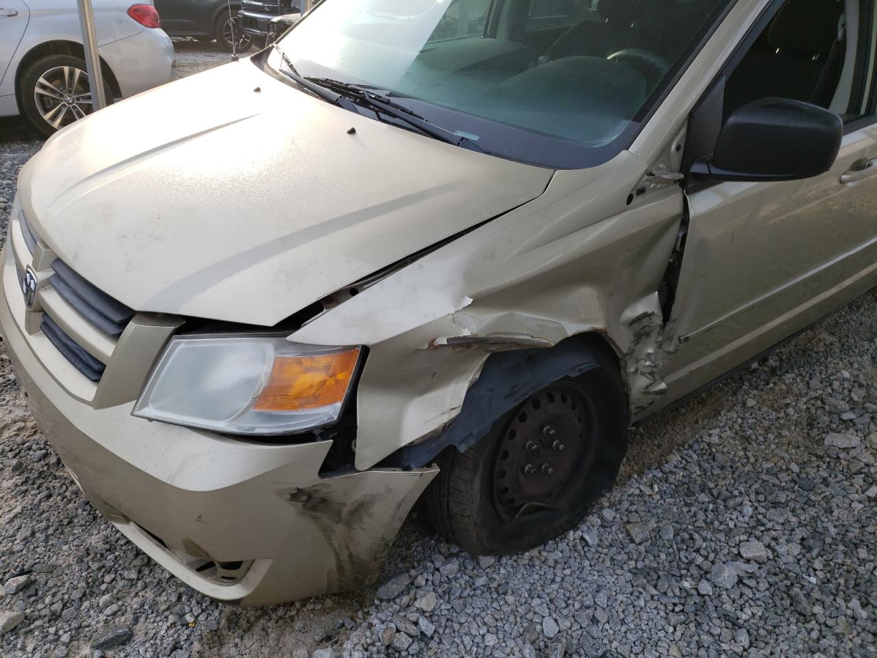 Photo 9 from auction – 2010 DODGE GRAND CARA with VIN 2D4RN4DE3AR334975
