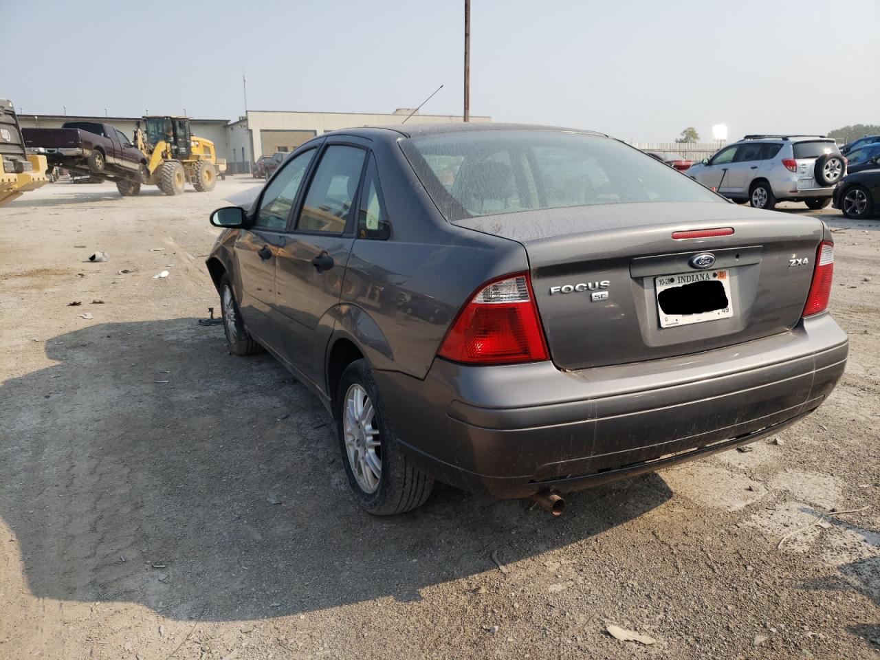 Photo 3 from auction – 2005 FORD FOCUS ZX4 with VIN 1FAFP34N35W137120