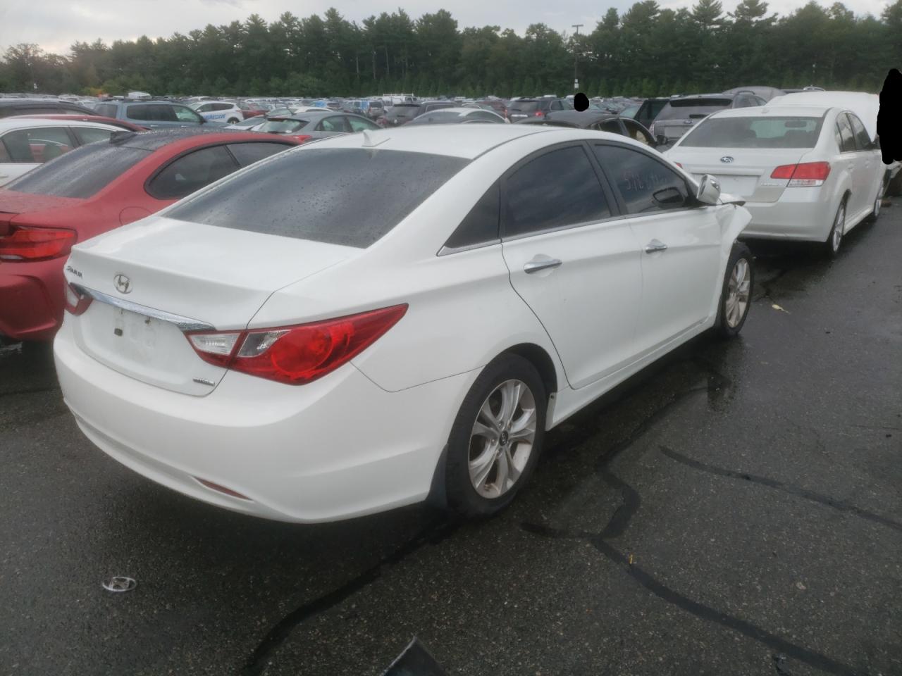 Photo 4 from auction – 2011 HYUNDAI SONATA SE with VIN 5NPEC4ACXBH035423