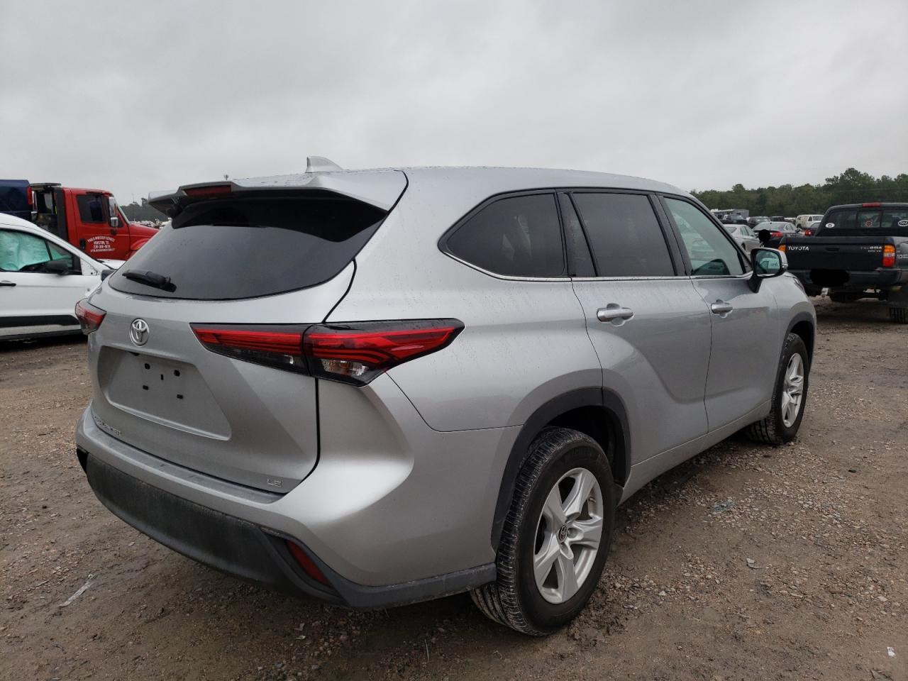 Photo 4 from auction – 2021 TOYOTA HIGHLANDER with VIN 5TDZZRAH5MS052782