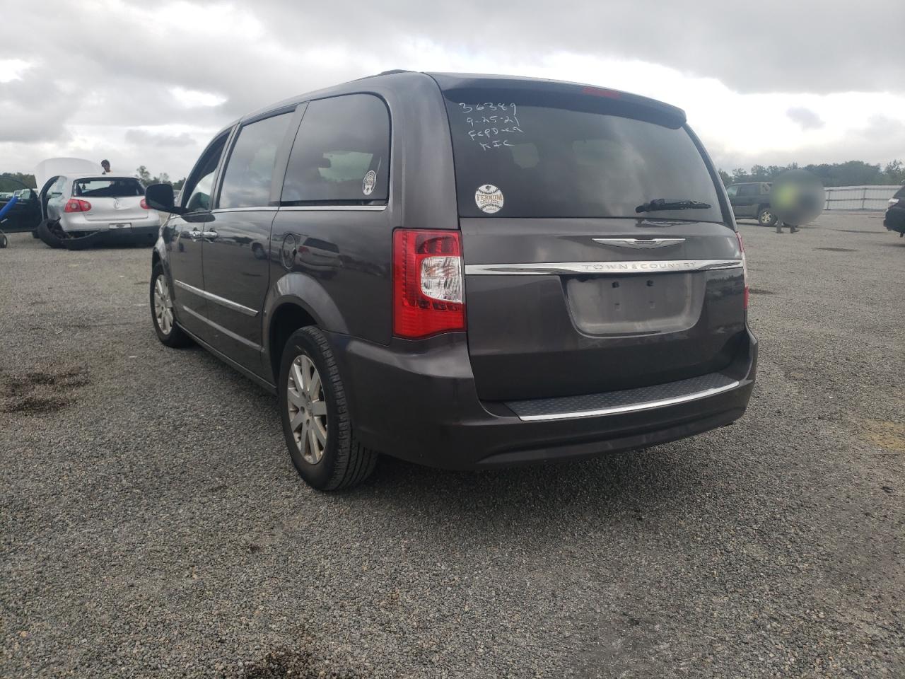 Photo 3 from auction – 2015 CHRYSLER TOWN & COU with VIN 2C4RC1BGXFR740751