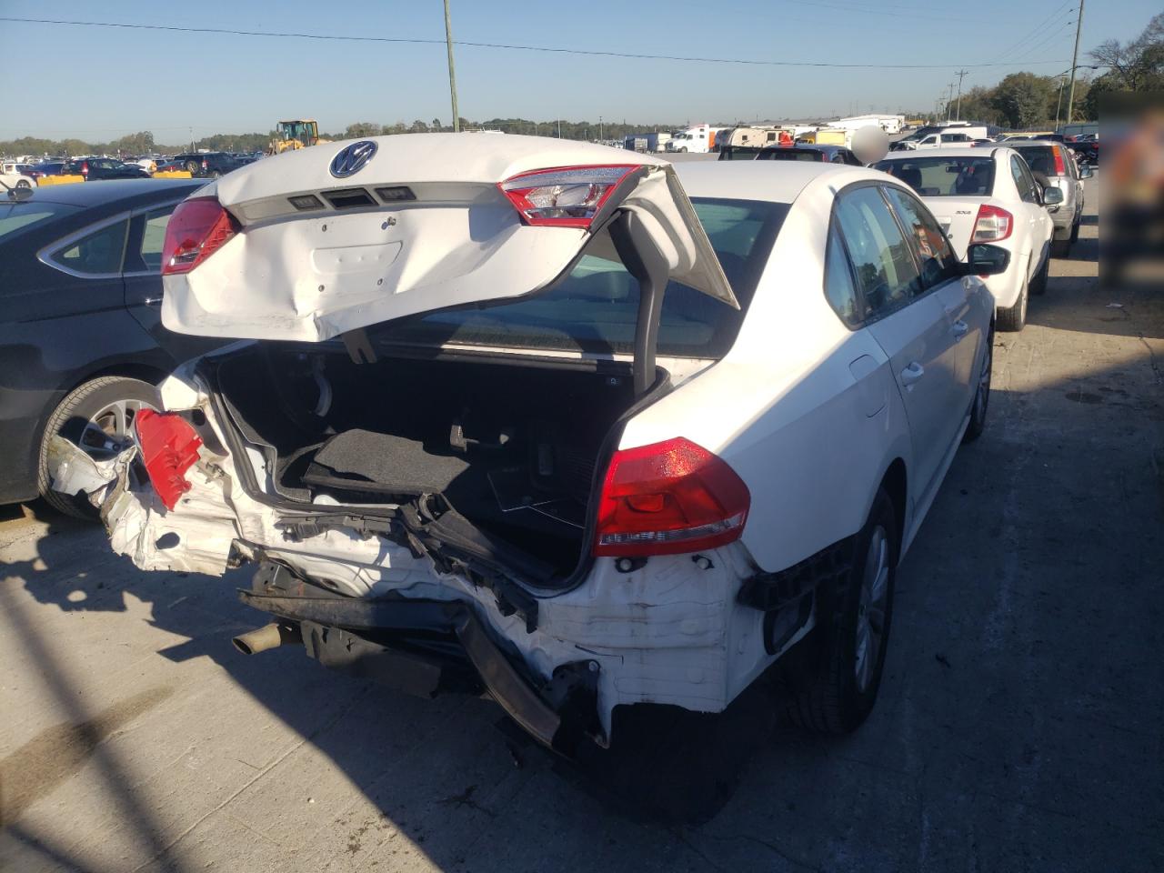 Foto 4 de la subasta – 2014 VOLKSWAGEN PASSAT S con VIN 1VWAP7A36EC021925