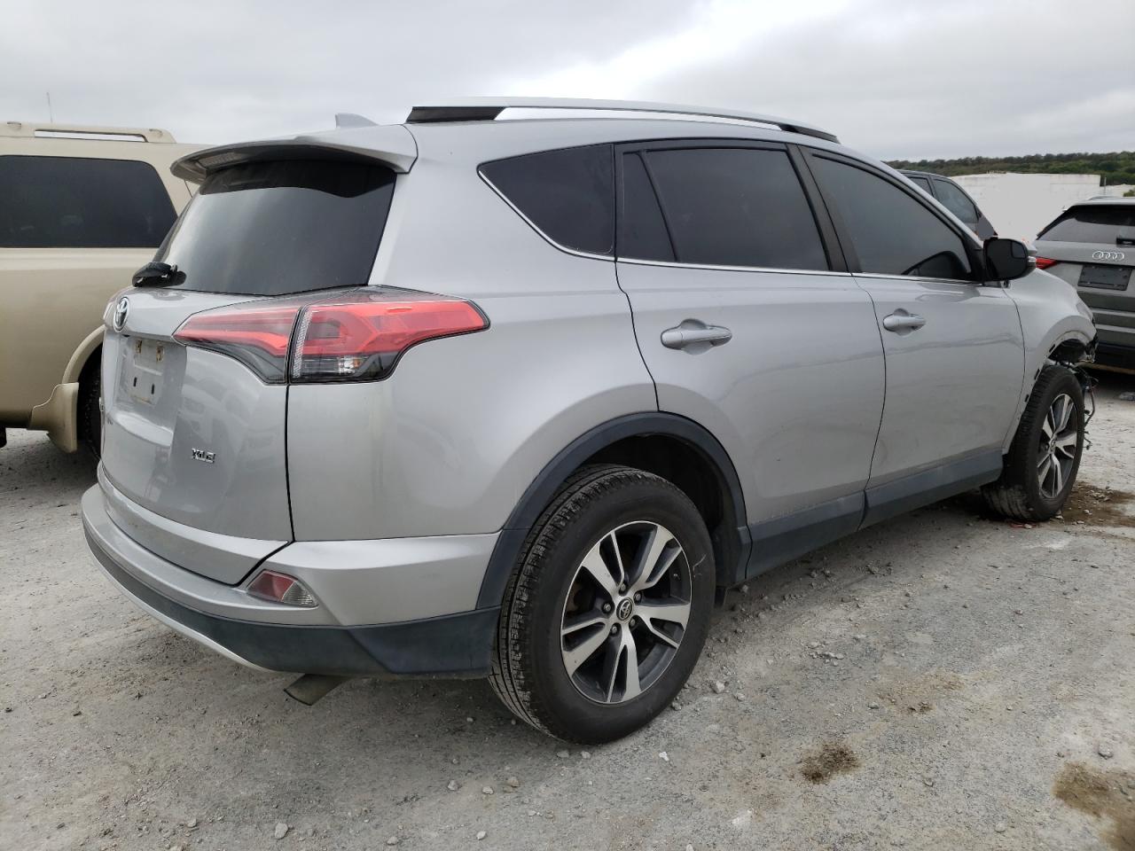 Photo 4 from auction – 2016 TOYOTA RAV4 XLE with VIN 2T3WFREV8GW237293