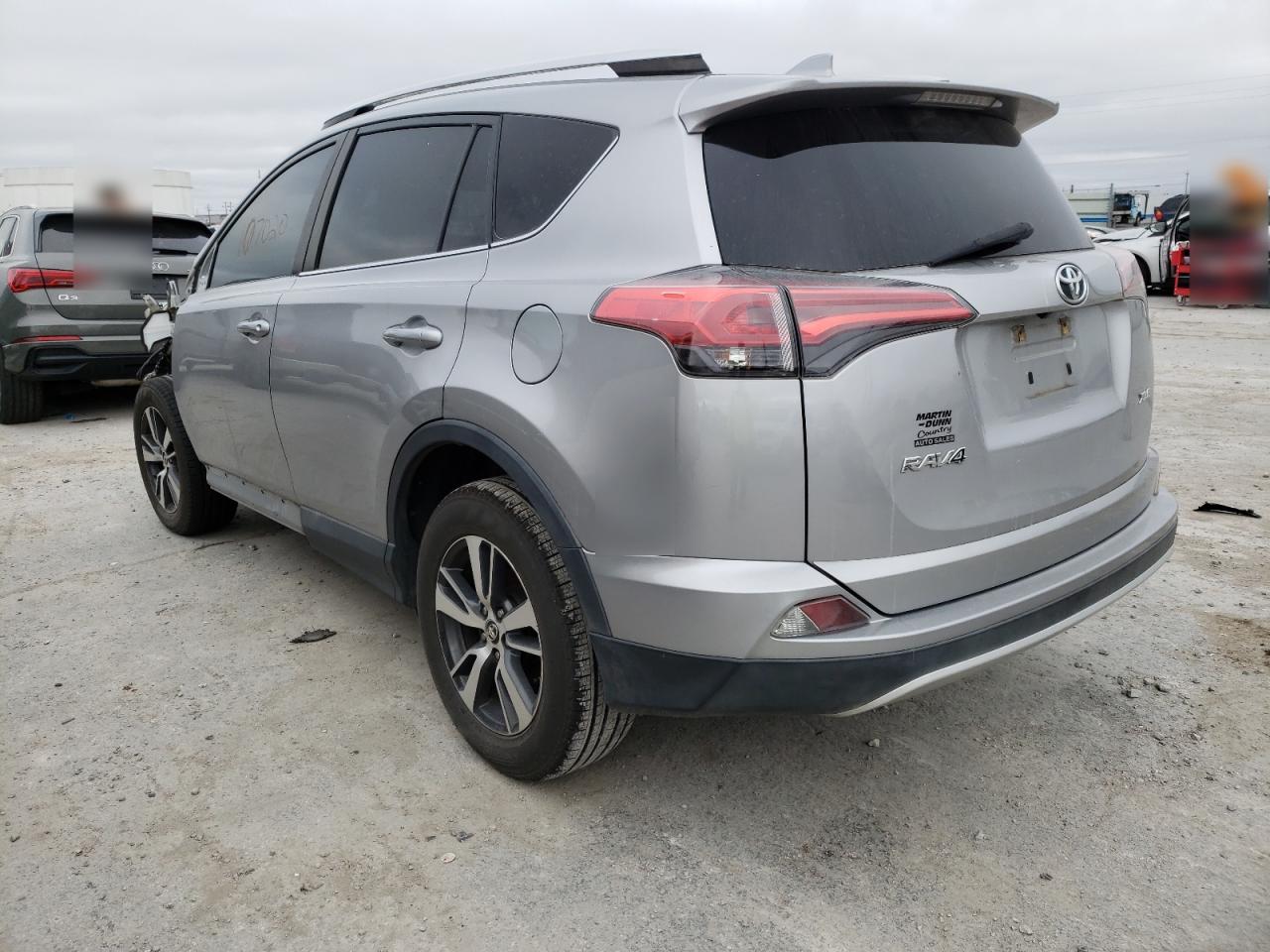 Photo 3 from auction – 2016 TOYOTA RAV4 XLE with VIN 2T3WFREV8GW237293