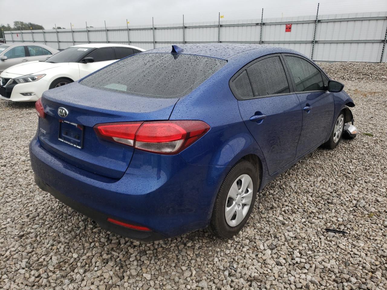 Photo 4 from auction – 2017 KIA FORTE LX with VIN 3KPFK4A79HE062958