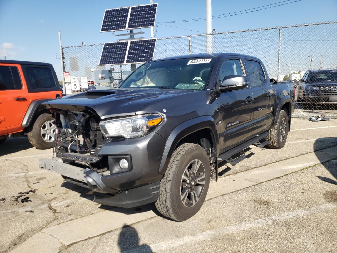 Photo 2 from auction – 2017 TOYOTA TACOMA DOU with VIN 3TMCZ5AN2HM073096