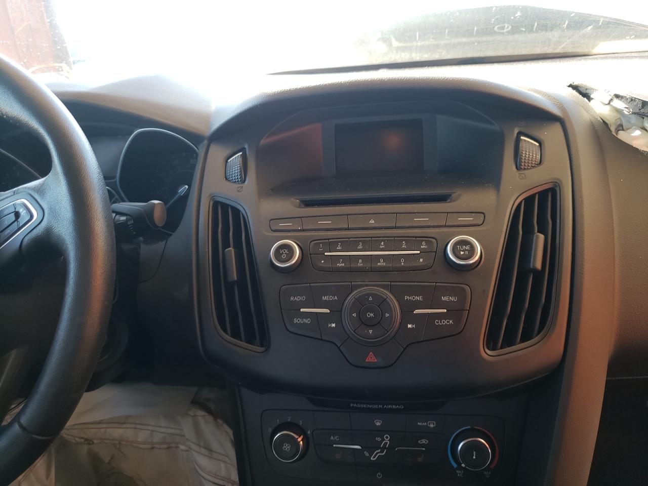 Photo 9 from auction – 2016 FORD FOCUS SE with VIN 1FADP3F22GL370145