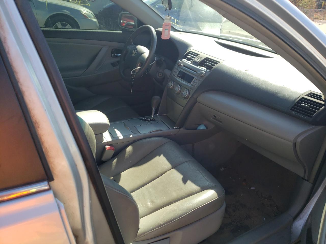 Photo 5 from auction – 2011 TOYOTA CAMRY BASE with VIN 4T1BF3EK8BU135253