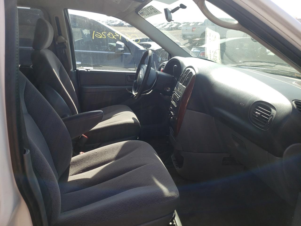 Photo 5 from auction – 2007 CHRYSLER TOWN & COU with VIN 2A4GP44R97R190885