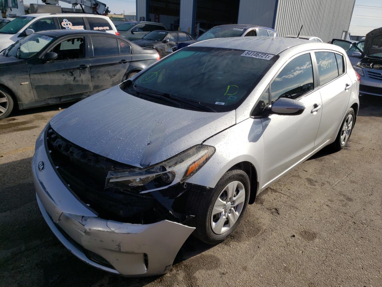 Photo 2 from auction – 2017 KIA FORTE LX with VIN KNAFK5A88H5690193