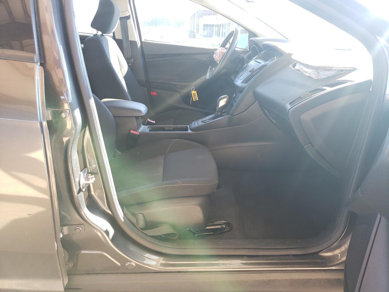 Photo 5 from auction – 2016 FORD FOCUS SE with VIN 1FADP3F22GL370145