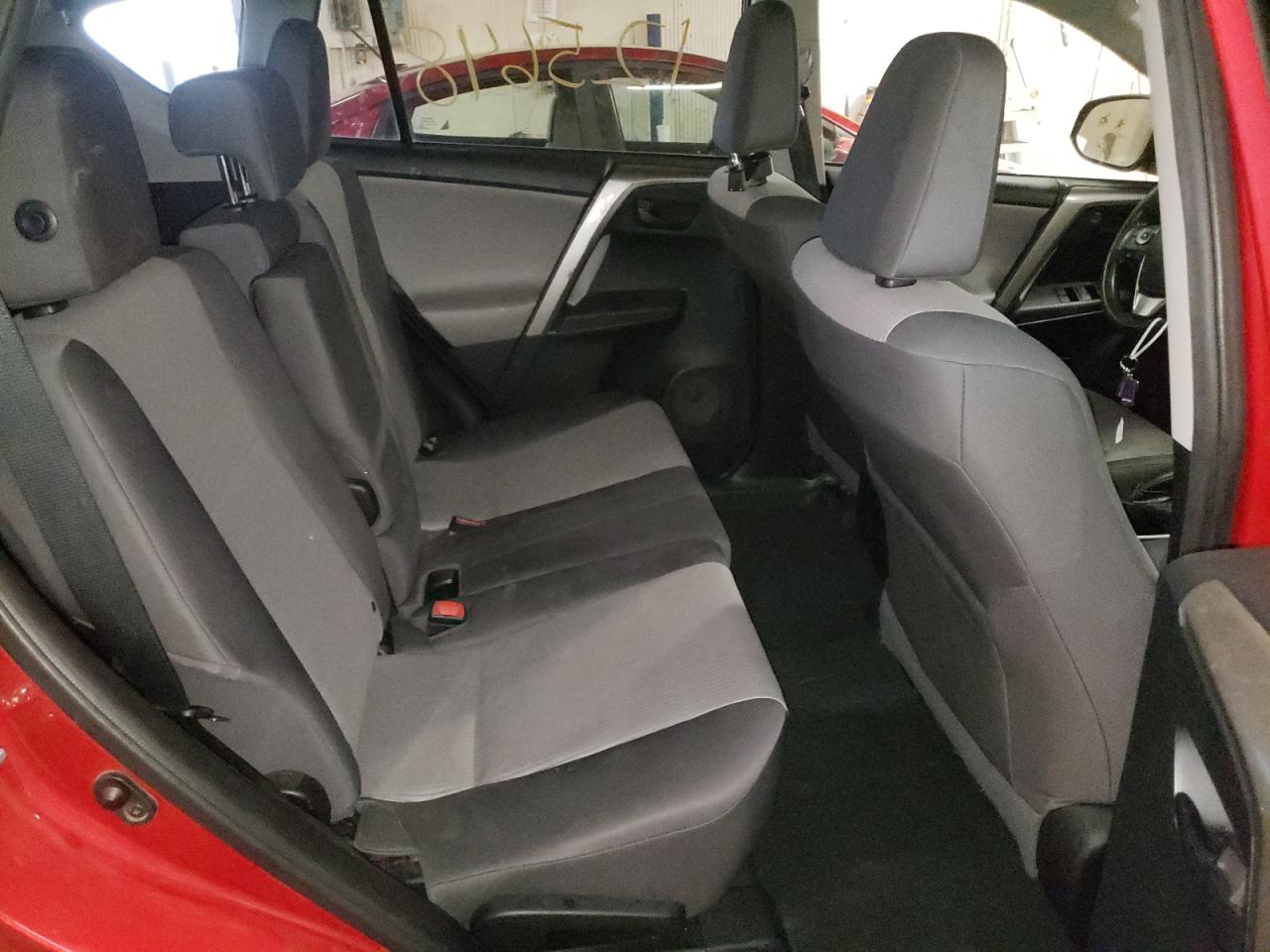 Photo 6 from auction – 2014 TOYOTA RAV4 LE with VIN 2T3BFREV2EW173246