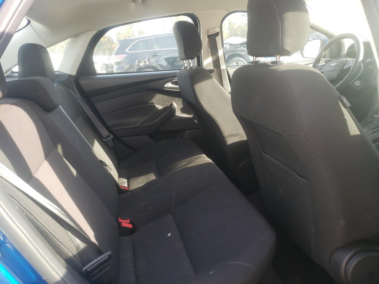 Photo 6 from auction – 2018 FORD FOCUS SE with VIN 1FADP3F23JL216180