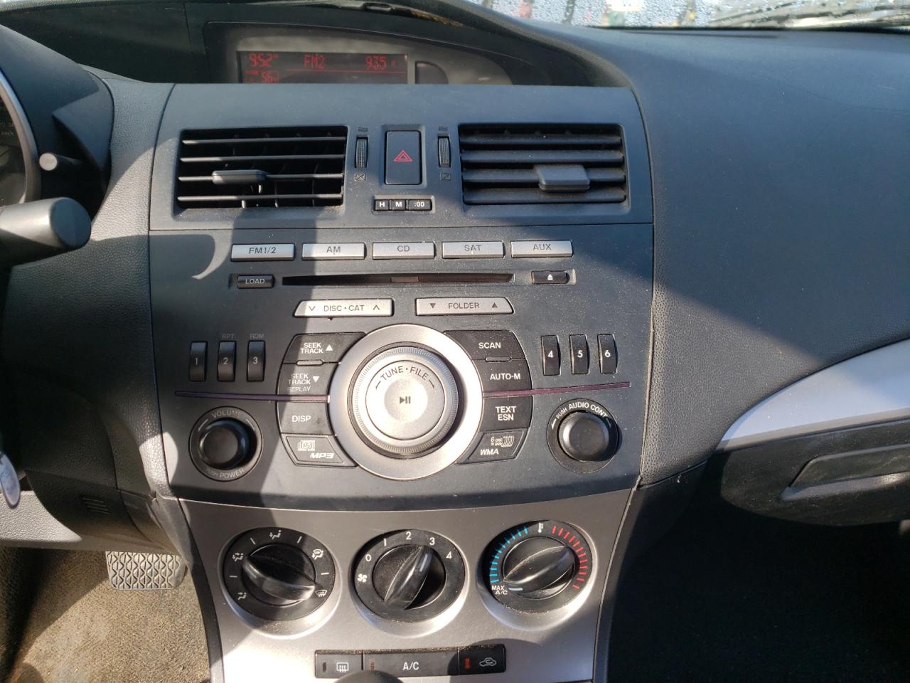Photo 19 from auction – 2011 MAZDA 3 I with VIN JM1BL1VG2B1477585