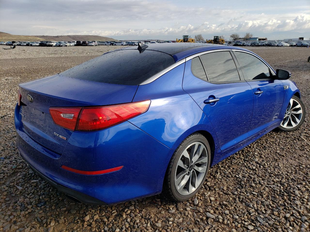 Photo 4 from auction – 2015 KIA OPTIMA SX with VIN 5XXGR4A69FG383197