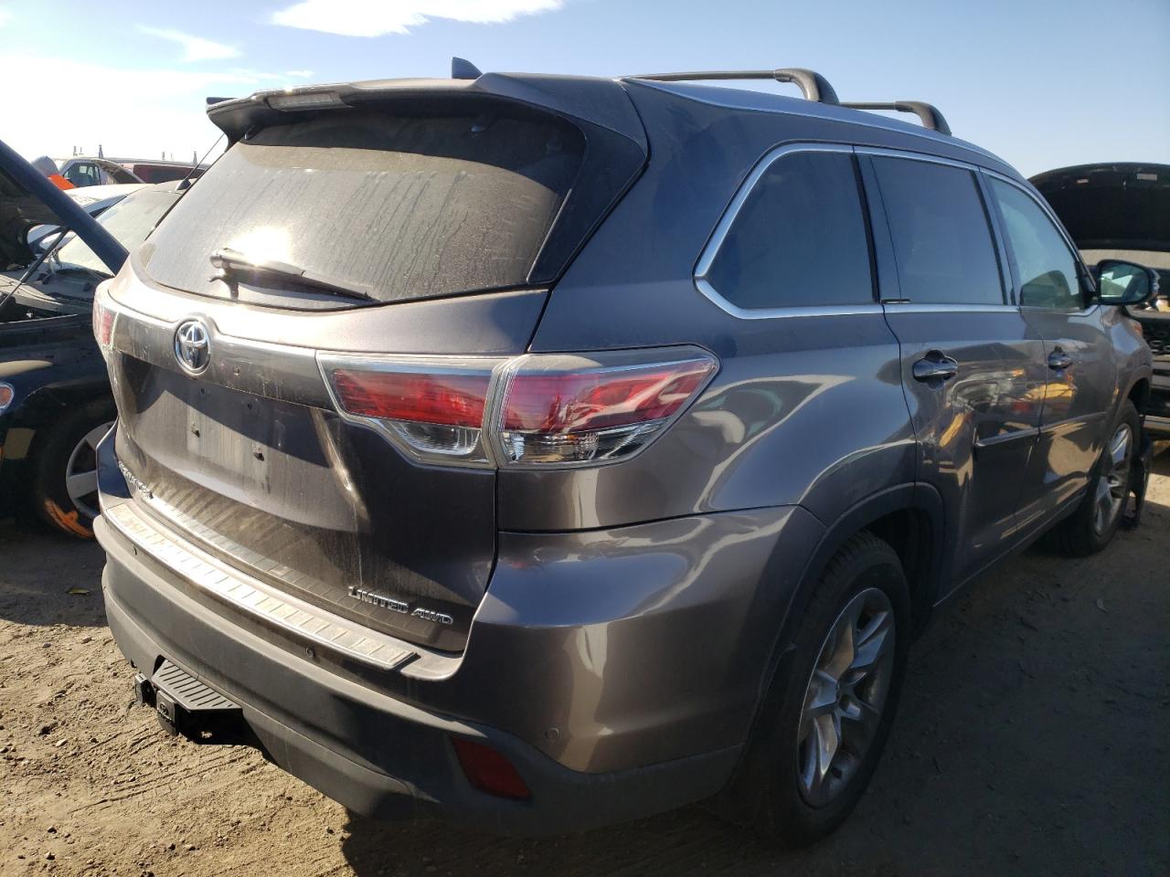 Photo 4 from auction – 2015 TOYOTA HIGHLANDER with VIN 5TDDKRFHXFS184138