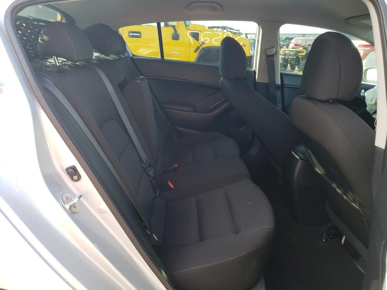 Photo 6 from auction – 2017 KIA FORTE LX with VIN KNAFK5A88H5690193