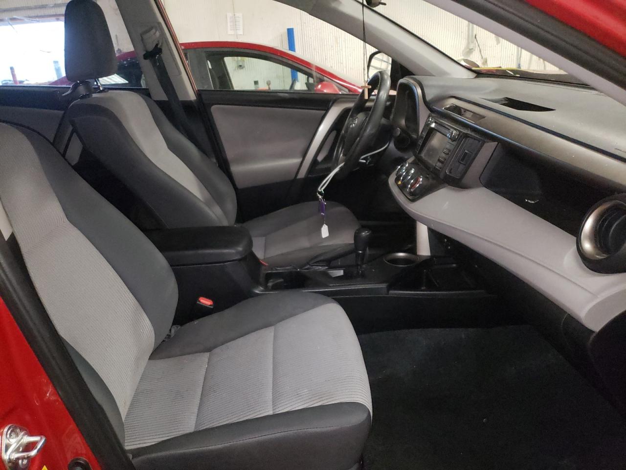 Фото 5 с аукциона – 2014 TOYOTA RAV4 LE с VIN 2T3BFREV2EW173246