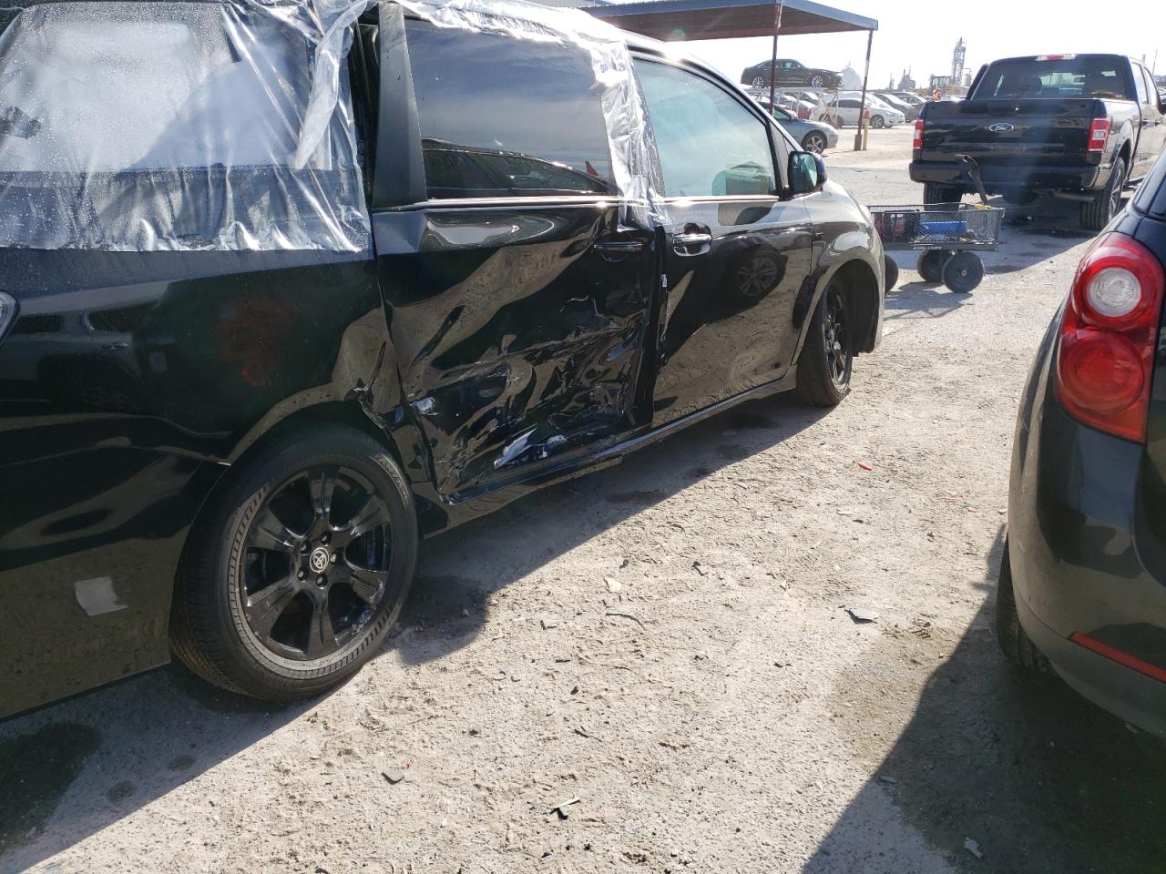 Photo 9 from auction – 2020 TOYOTA SIENNA SE with VIN 5TDEZ3DC3LS250657