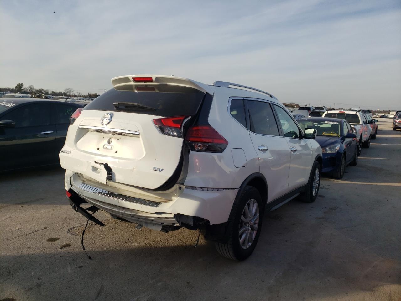 Photo 4 from auction – 2017 NISSAN ROGUE S with VIN KNMAT2MT7HP577896