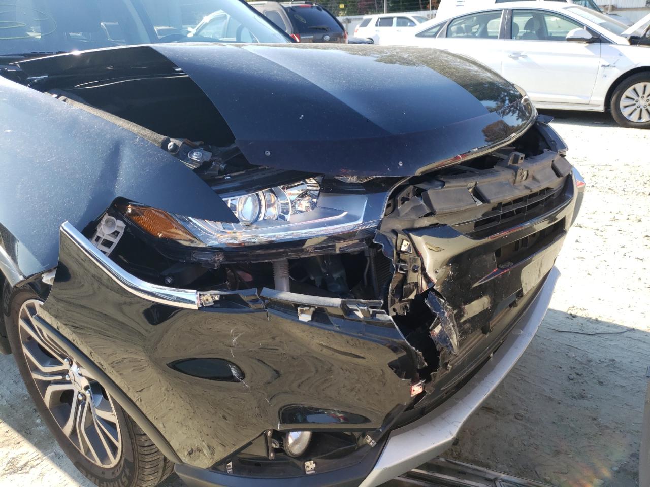 Photo 9 from auction – 2018 MITSUBISHI OUTLANDER with VIN JA4AD3A30JZ011090