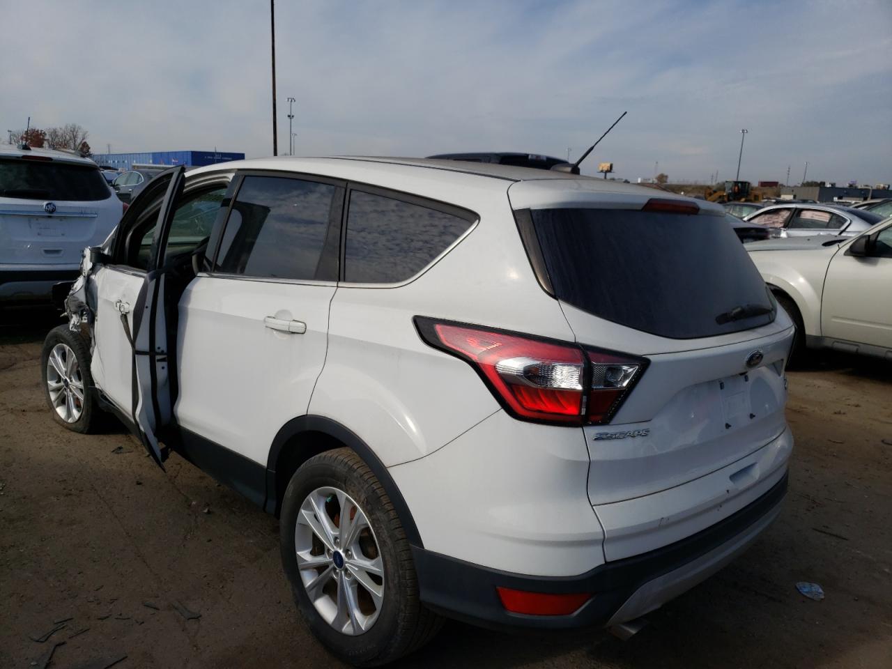 Photo 3 from auction – 2017 FORD ESCAPE SE with VIN 1FMCU0GD5HUE70020