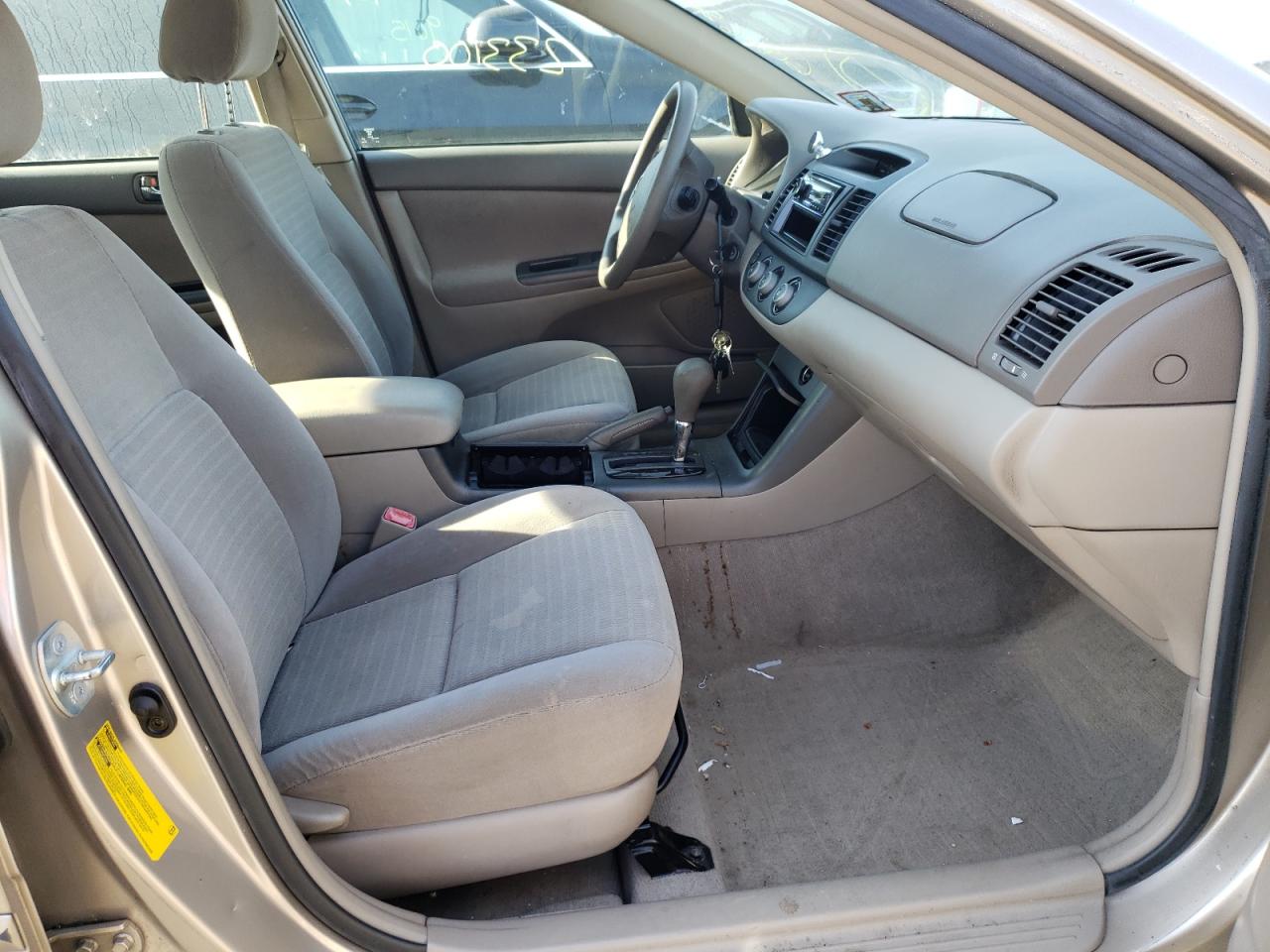 Photo 5 from auction – 2005 TOYOTA CAMRY LE with VIN 4T1BE30K15U385576