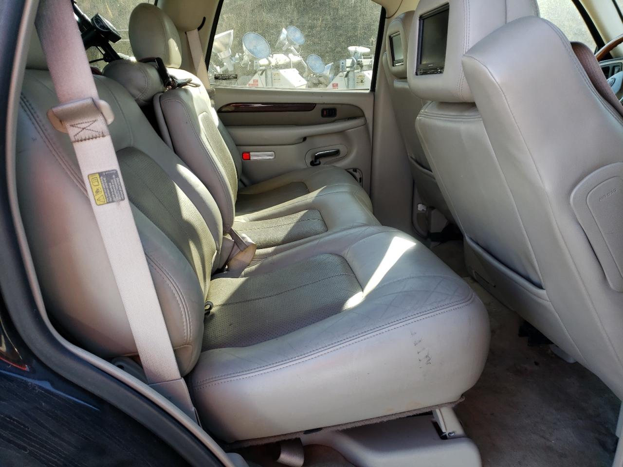 Photo 6 from auction – 2002 CADILLAC ESCALADE L with VIN 1GYEK63N22R159458