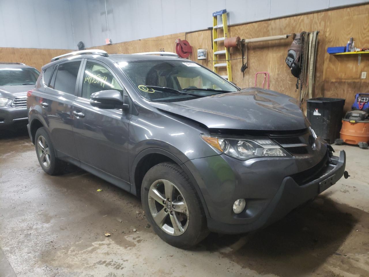 TOYOTA RAV4 XLE 2015 with VIN JTMRFREV2FJ042574 - Photo from auction