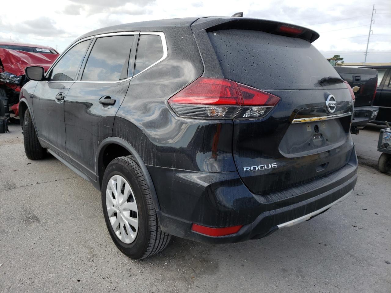 Photo 3 from auction – 2017 NISSAN ROGUE S with VIN KNMAT2MV7HP505601