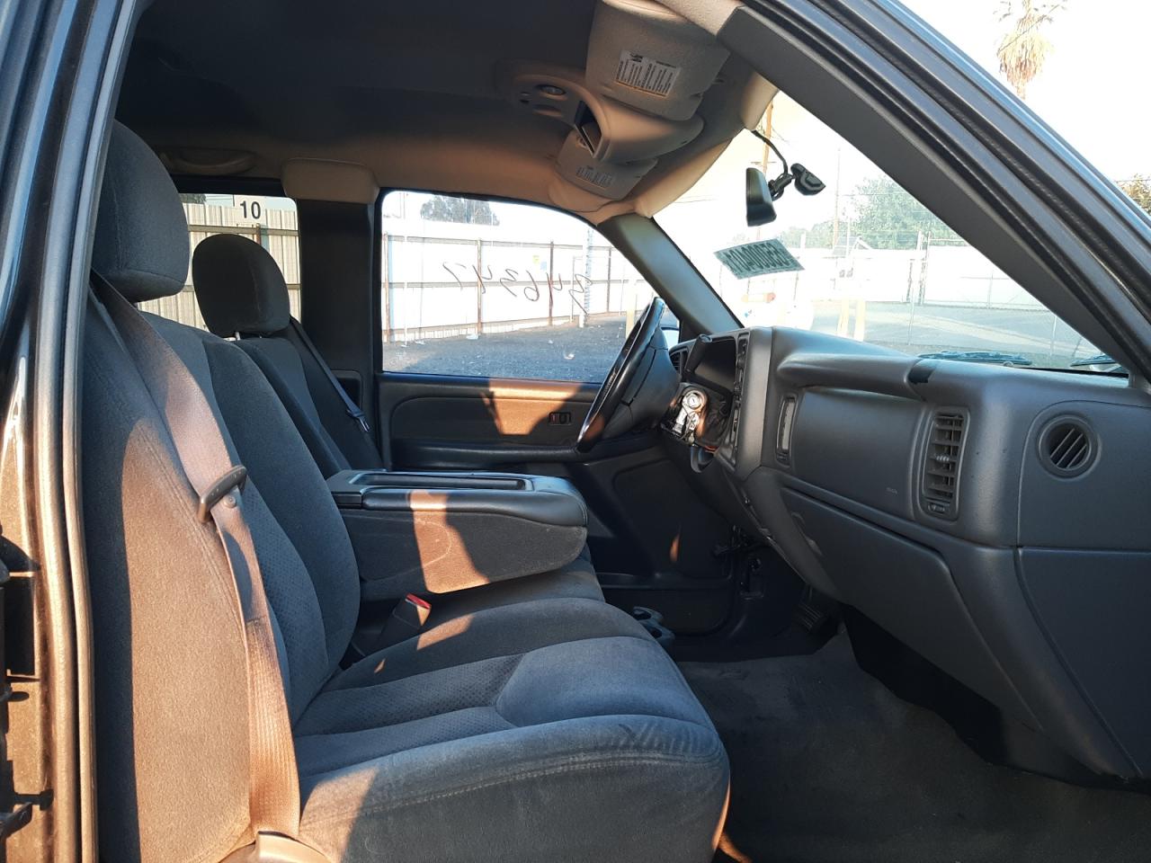 Photo 5 from auction – 2003 CHEVROLET SILVERADO with VIN 2GCEC19V331334663
