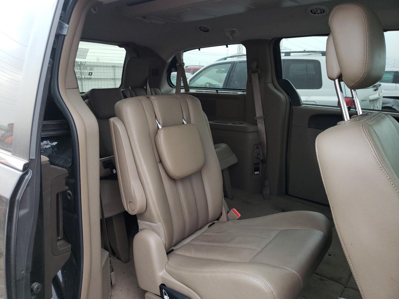 Photo 6 from auction – 2015 CHRYSLER TOWN & COU with VIN 2C4RC1BG0FR562591