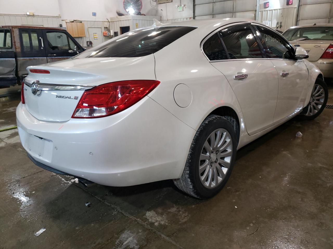 Photo 4 from auction – 2013 BUICK REGAL PREM with VIN 2G4GS5EV7D9247744