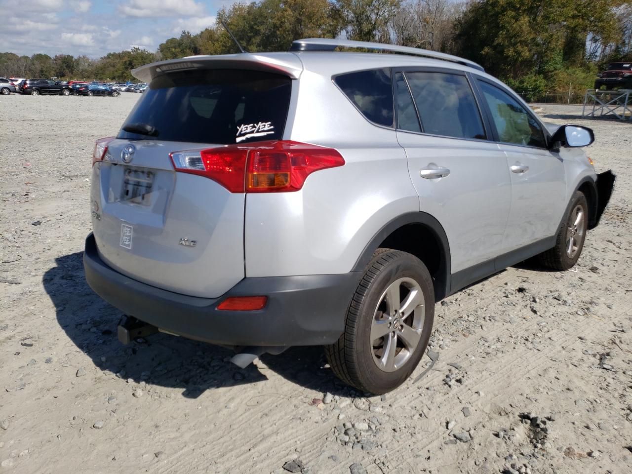 Photo 4 from auction – 2015 TOYOTA RAV4 XLE with VIN JTMWFREV3FD067596