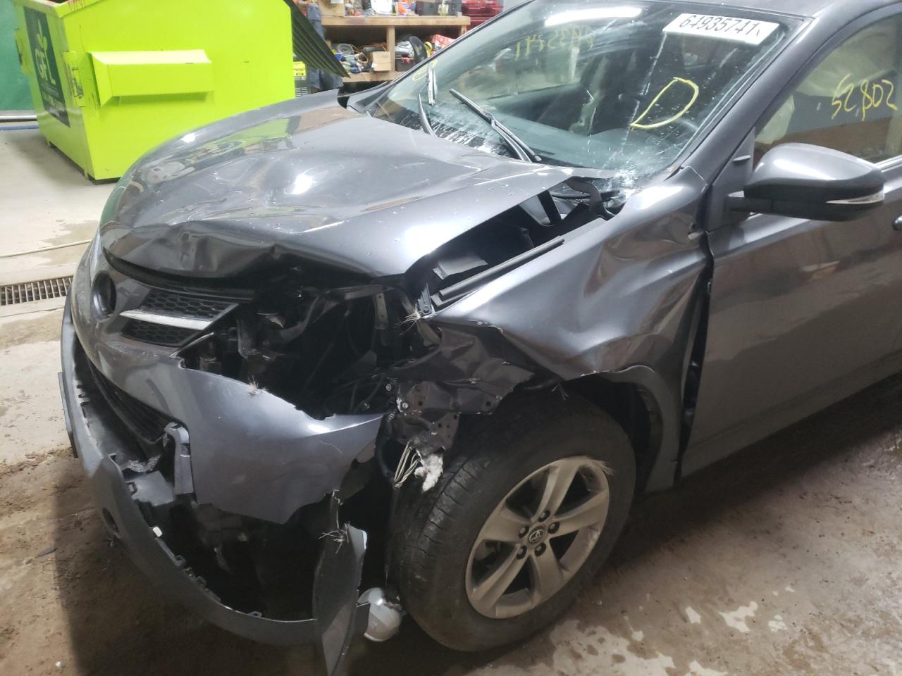 Photo 9 from auction – 2015 TOYOTA RAV4 XLE with VIN JTMRFREV2FJ042574