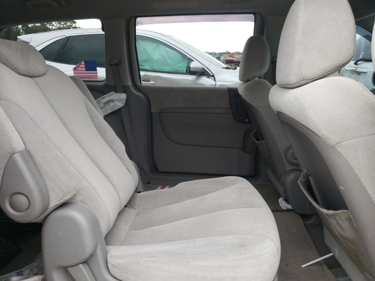 Photo 6 from auction – 2007 KIA SEDONA EX with VIN KNDMB233676104805