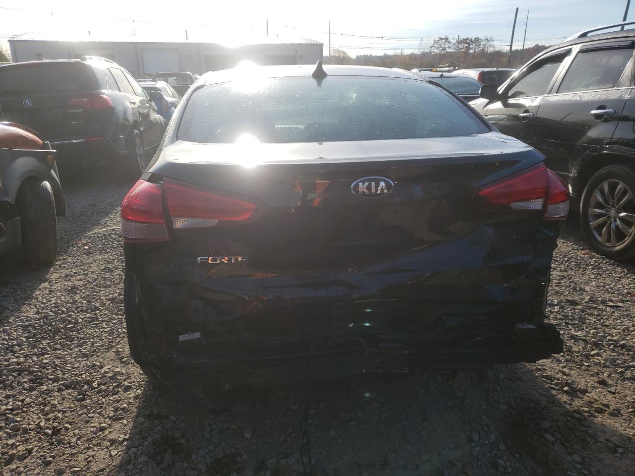 Photo 9 from auction – 2017 KIA FORTE LX with VIN 3KPFK4A72HE010667