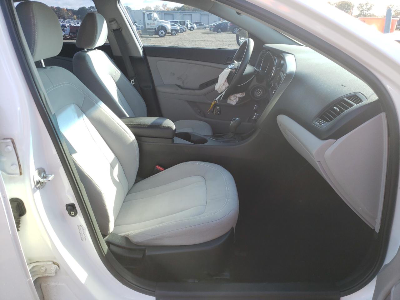 Photo 5 from auction – 2011 KIA OPTIMA LX with VIN KNAGM4A79B5151590