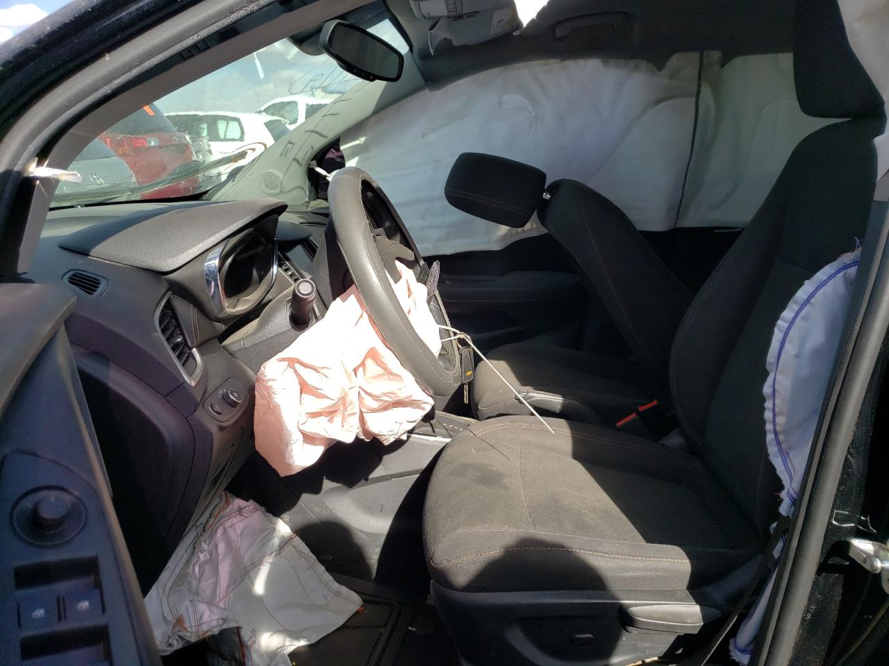 Photo 5 from auction – 2017 CHEVROLET TRAX LS with VIN 3GNCJKSB6HL290142