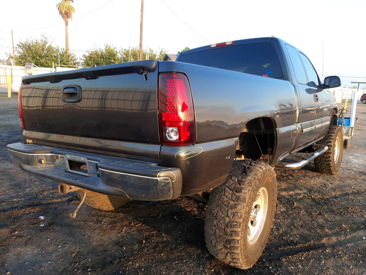 Photo 4 from auction – 2003 CHEVROLET SILVERADO with VIN 2GCEC19V331334663