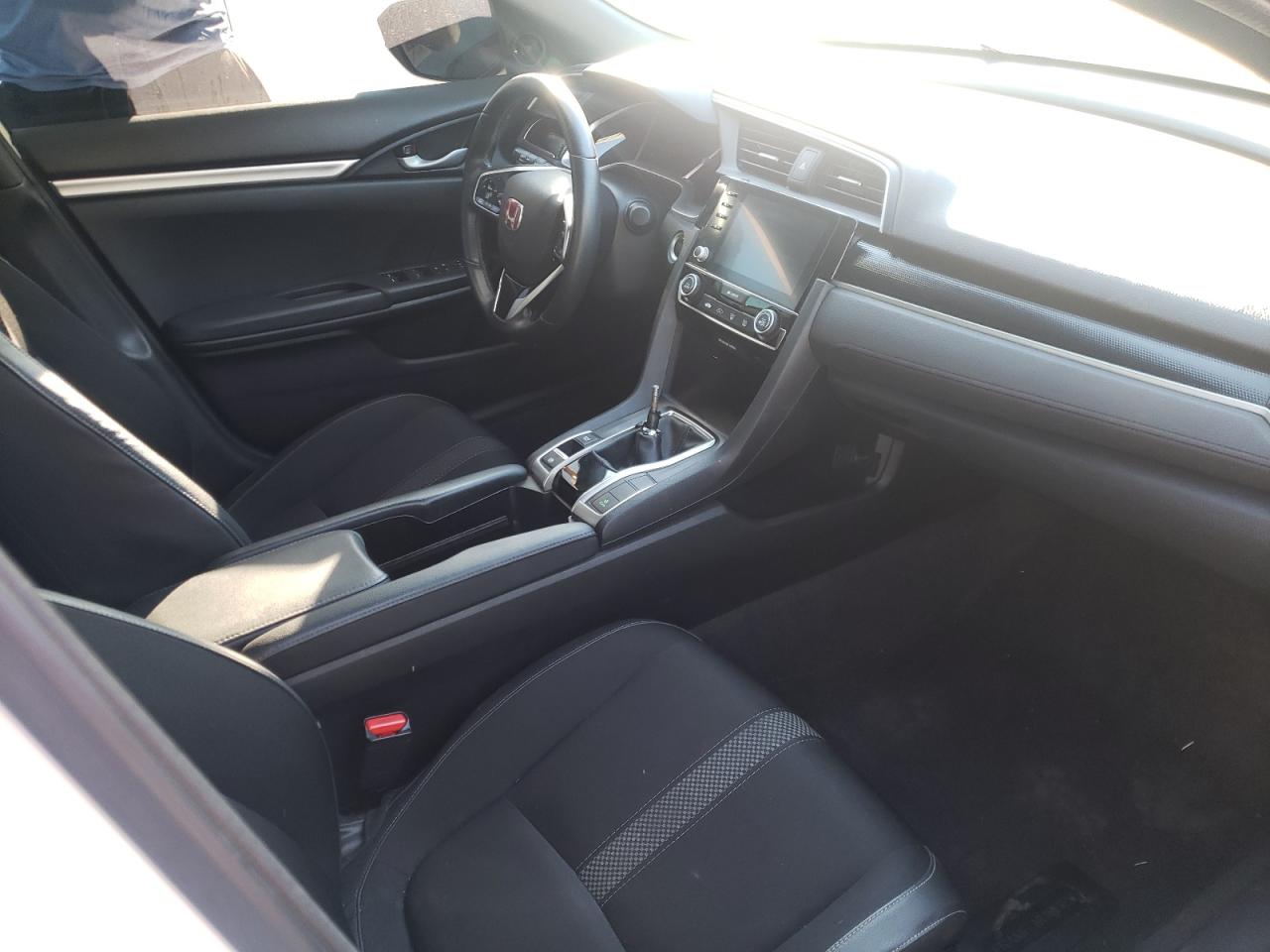 Photo 5 from auction – 2019 HONDA CIVIC SPOR with VIN 2HGFC2E80KH511154