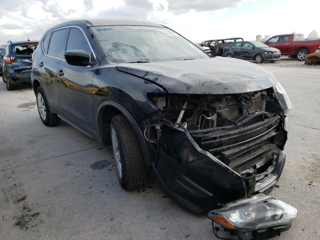 Photo 1 from auction – 2017 NISSAN ROGUE S with VIN KNMAT2MV7HP505601