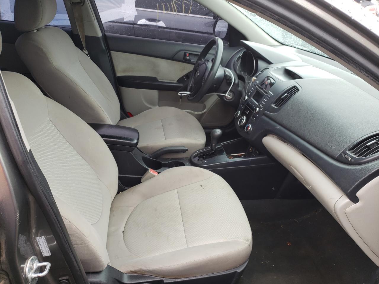 Photo 5 from auction – 2010 KIA FORTE EX with VIN KNAFU4A28A5228836