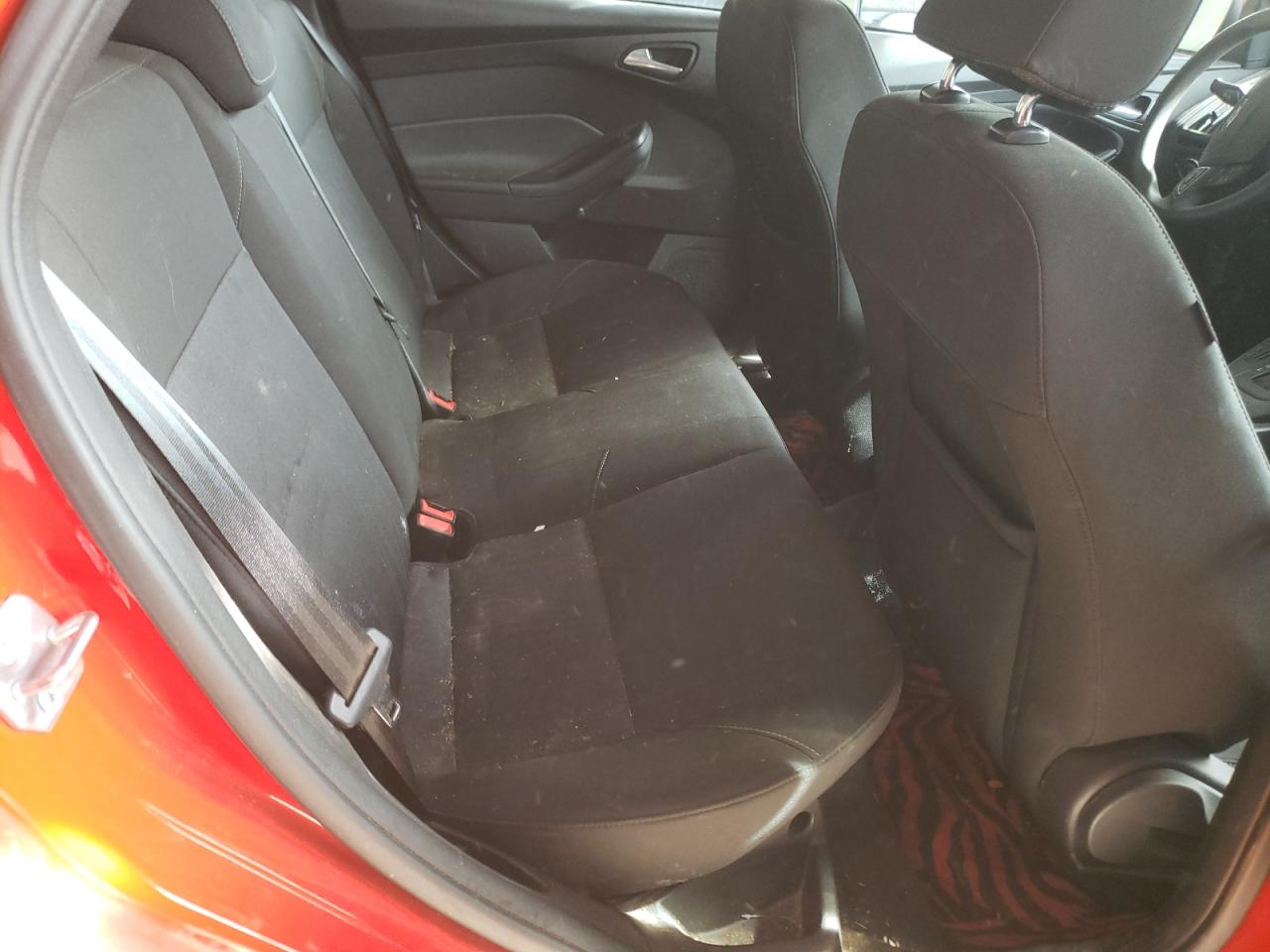 Photo 6 from auction – 2015 FORD FOCUS SE with VIN 1FADP3F28FL259498